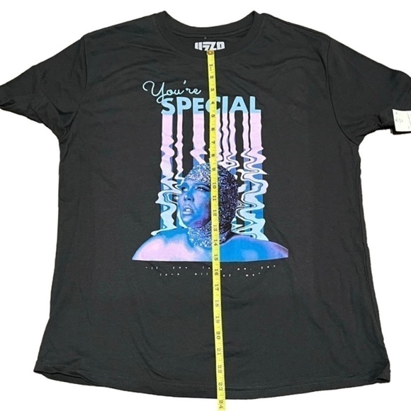 LIZZO You’re Special “if you love me, you love all of me” tee (Sz L) - Picture 8 of 8
